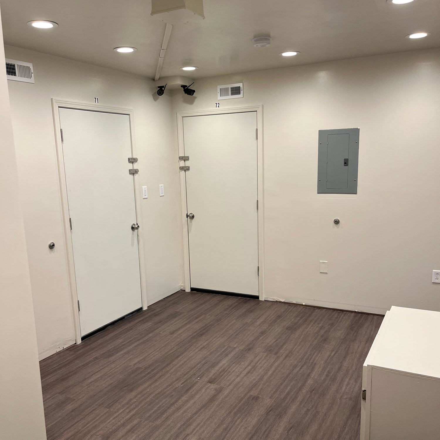 Rent a unit and get a free disc locks to new customers
